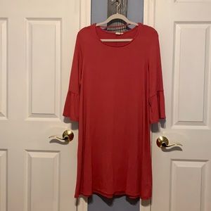Pink 3/4 sleeve / flair sleeve dress